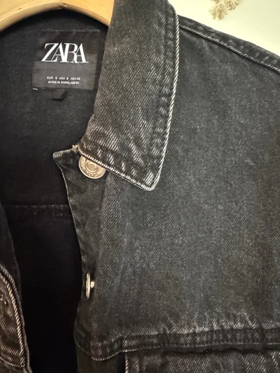 Zara Black Cropped Denim Jacket with Frayed Hem - Picture 6 of 9